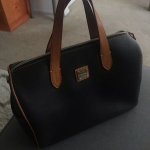 Dooney & Bourke Sachel✨
